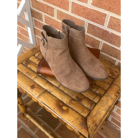 2 Pair Women's Ankle Boots Booties Suede 10 Taupe Tan - Picture 2 of 11